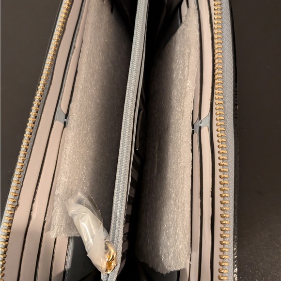 Victoria's Secret Elegant Home blue and Cream Wallet - Picture 2 of 2